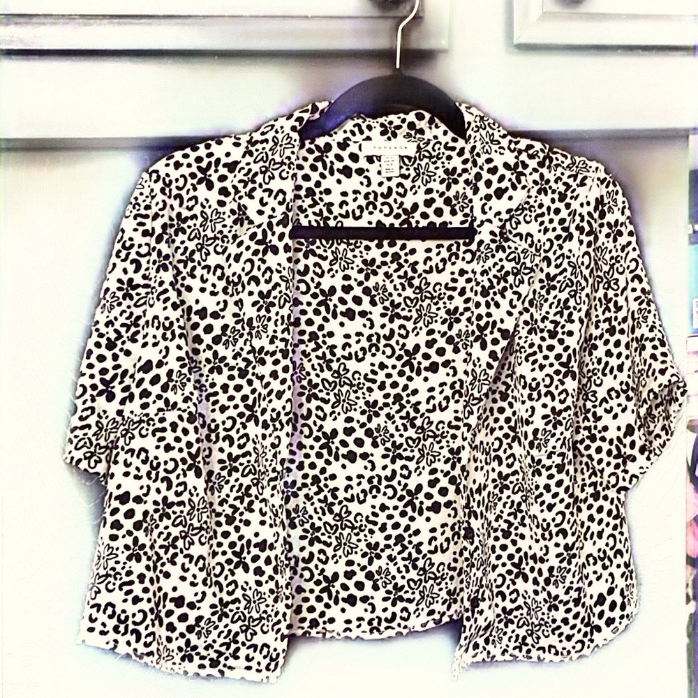 Topshop | Crop Black & White Collard Floral Leopard Print Short Sleeve Size 8